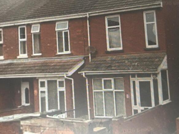 3 bed property, in Garrison Road, £125,000