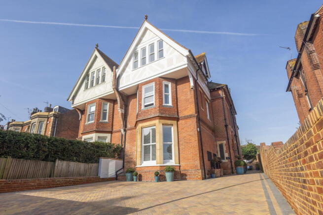 6 bed property, in Ethelbert Road, £1,375,000