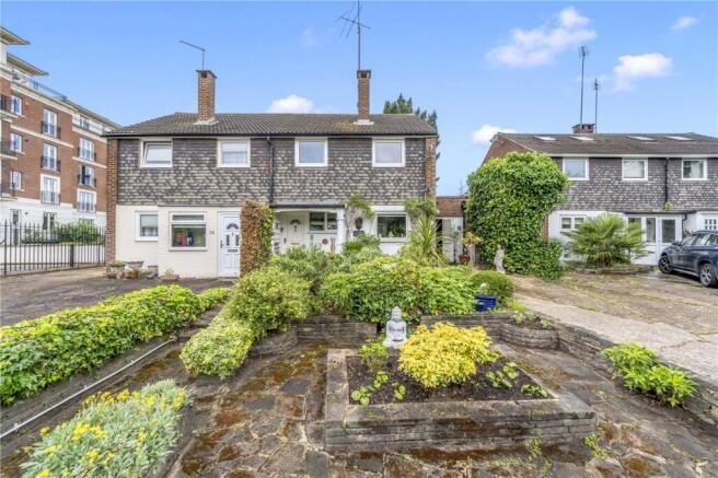 4 bed property, in Clevedon Road, £1,500,000