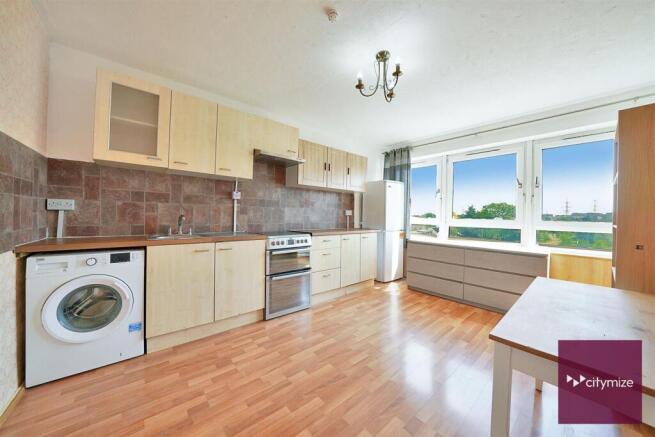 2 bed property, in Alderman Avenue, £215,000