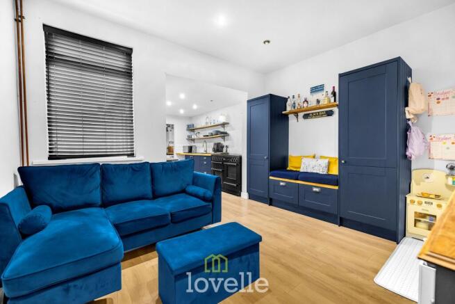 2 bed property, in Fairmont Road, £99,950