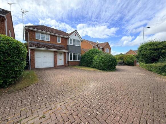 4 bed property, in Petter Close, £450,000