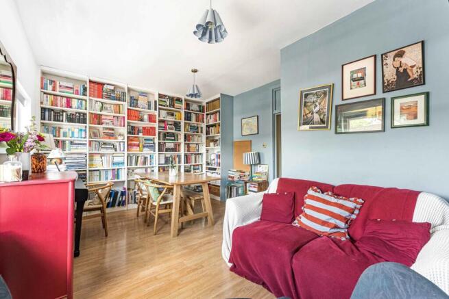 1 bed property, in Calthorpe Street, £500,000