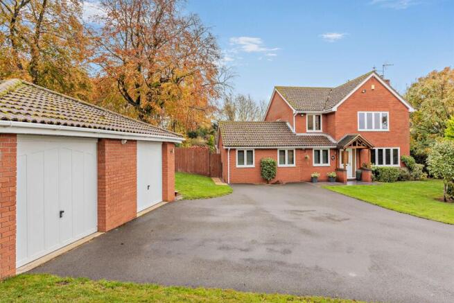 4 bed property, in Swanhill, £650,000