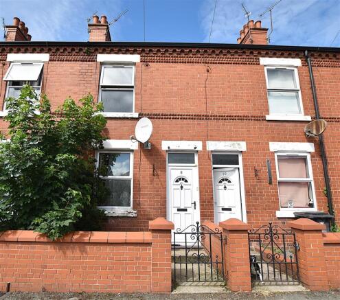 2 bed property, in Dale Street, £125,000