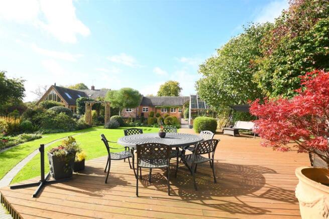 4 bed property, in Cross Roads Farm, £1,200,000