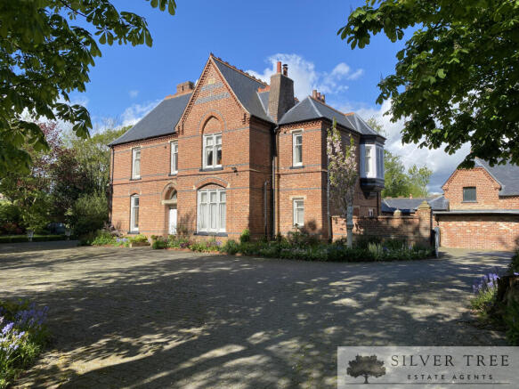7 bed property, in St Marys Priory, £850,000
