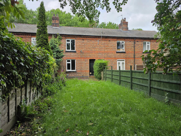 2 bed property, in Railway Cottages, £160,000
