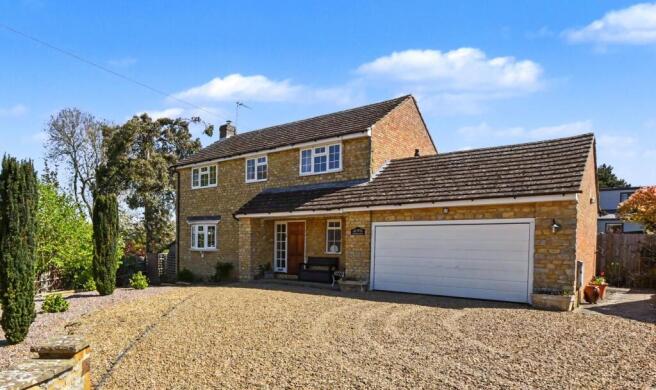 3 bed property, in St. Johns Way, £560,000