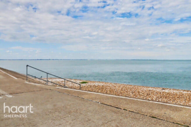 1 bed property, in Broadway, £100,000