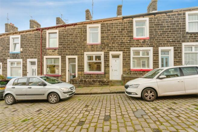 2 bed property, in Dudley Street, £110,000