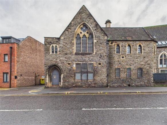 2 bed property, in Lamb Street, £250,000