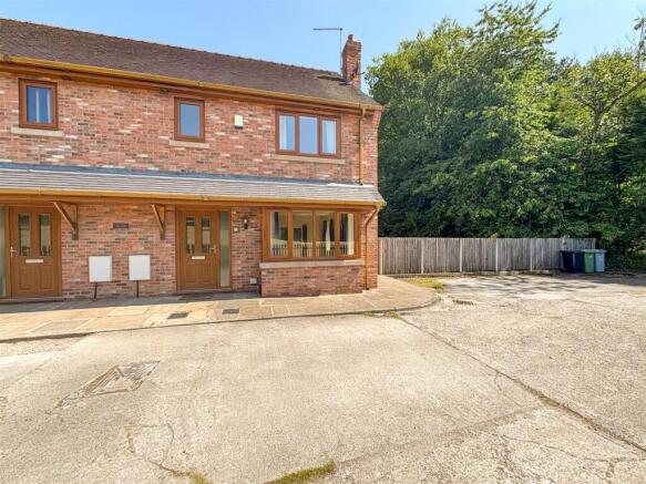 3 bed property, in Castle Inn Road, £375,000