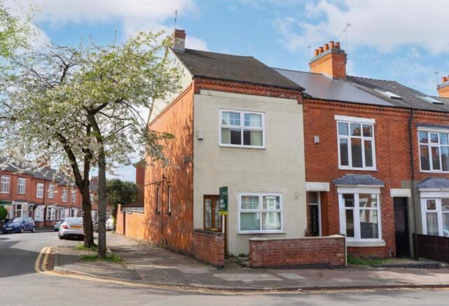 3 bed property, in Lorne Road, £260,000