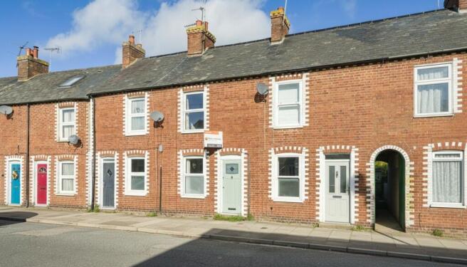 2 bed property, in Chinnor Road, £300,000