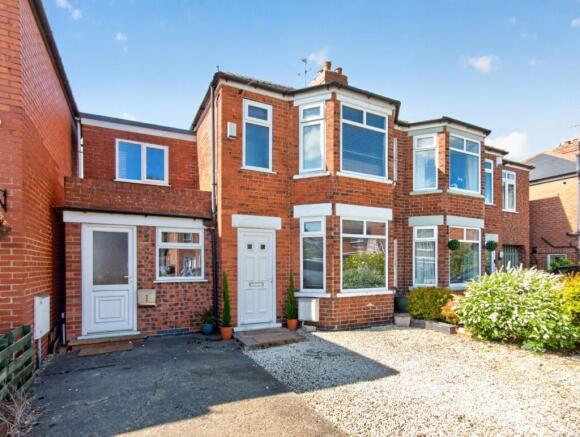 6 bed property, in Lilac Avenue, £600,000