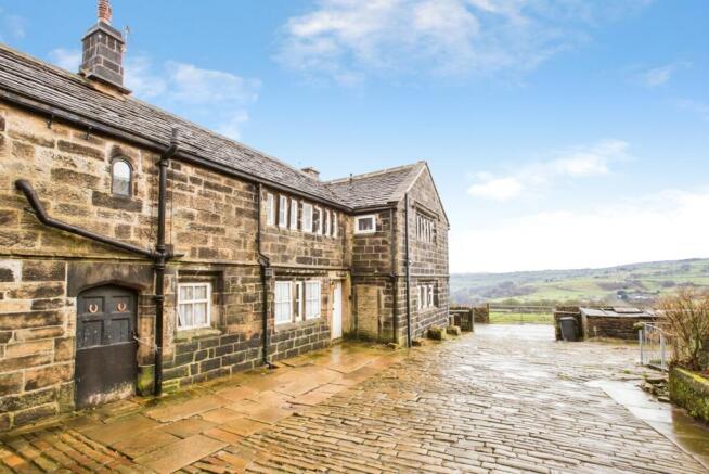 3 bed property, in Towngate, £345,000