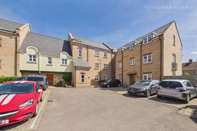 2 bed property, in Tan Yard, £200,000