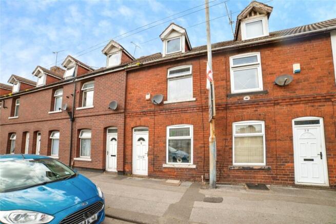 2 bed property, in Priestsic Road, £65,000