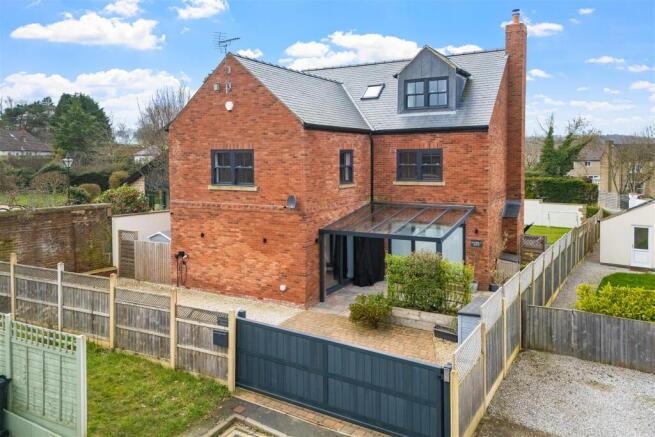 5 bed property, in Hollins Lane, £750,000