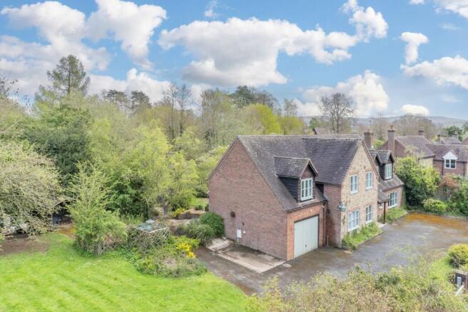 5 bed property, in Mill Lane, £675,000