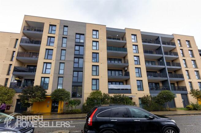 1 bed property, in Westmoreland Road, £290,000