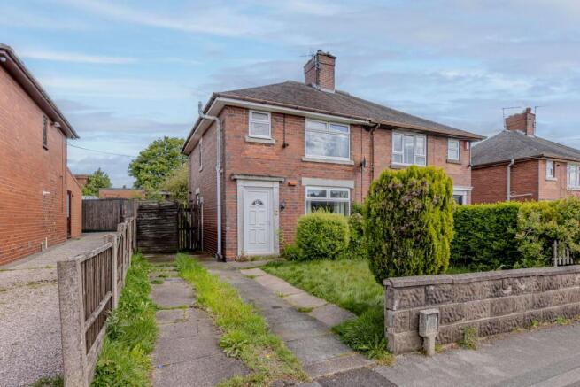 3 bed property, in Ballinson Road, £80,000