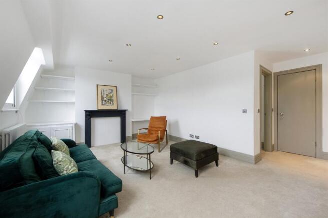 2 bed property, in Cornwall Crescent, £850,000