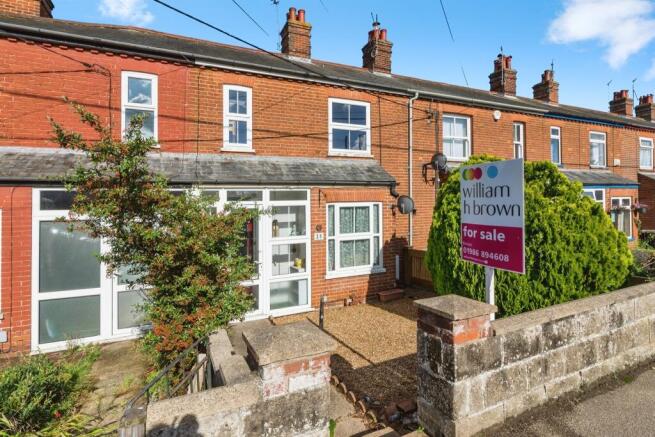 4 bed property, in St. Johns Road, £300,000