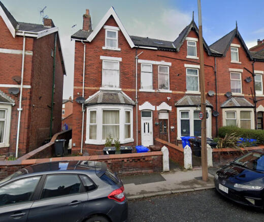 5 bed property, in St Albans Road, £220,000