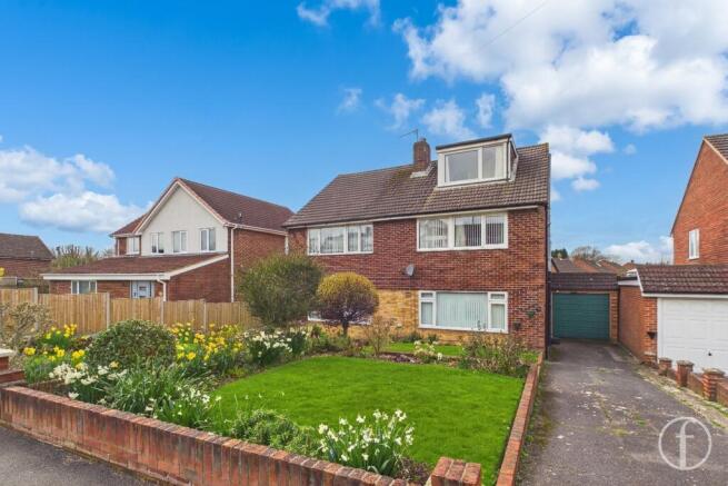 2 bed property, in Arundel Drive, £325,000