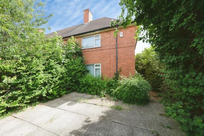 3 bed property, in Amesbury Circus, £120,000