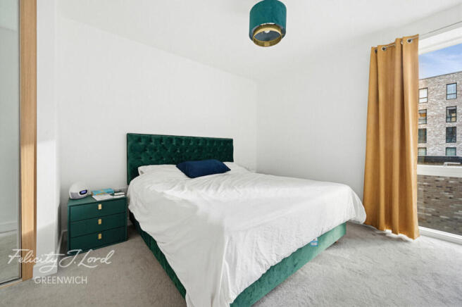1 bed property, in Latimer Square, £400,000