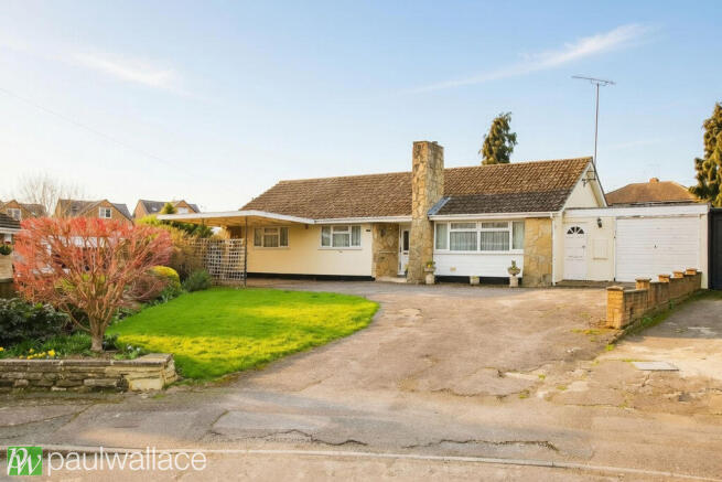 4 bed property, in Hoecroft, £725,000