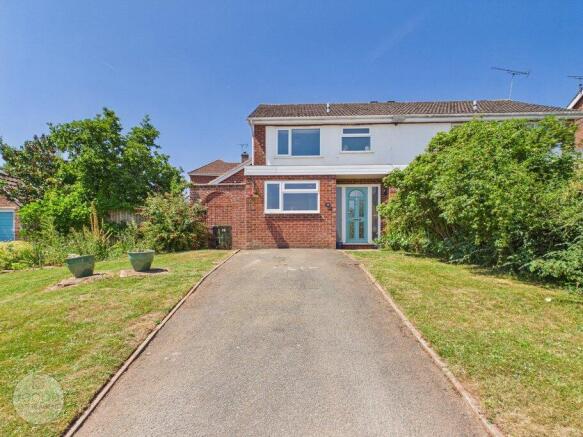 3 bed property, in Highwell Avenue, £300,000