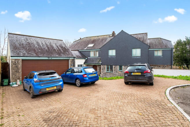 8 bed property, in Penhale Lane, £825,000