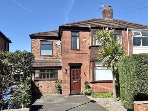 3 bed property, in St. Margarets Road, £260,000