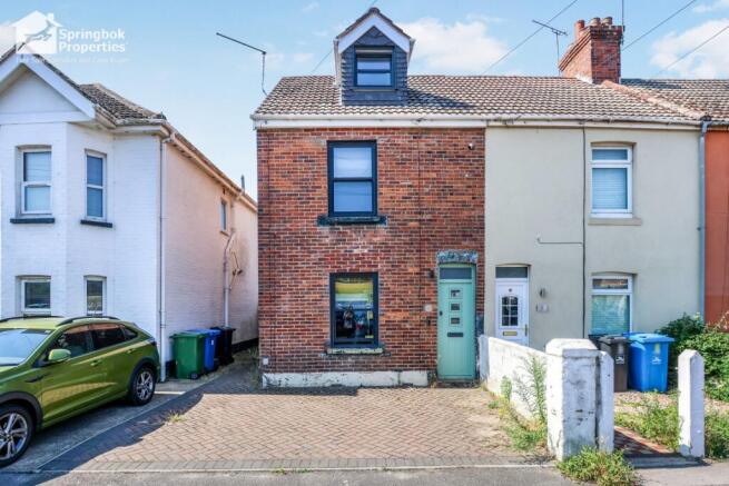 3 bed property, in Shapwick Road, £350,000