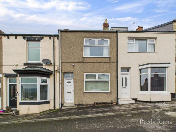 2 bed property, in Gladstone Street, £70,000
