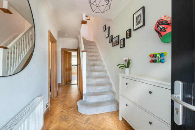 5 bed property, in Valleyfield Road, £925,000