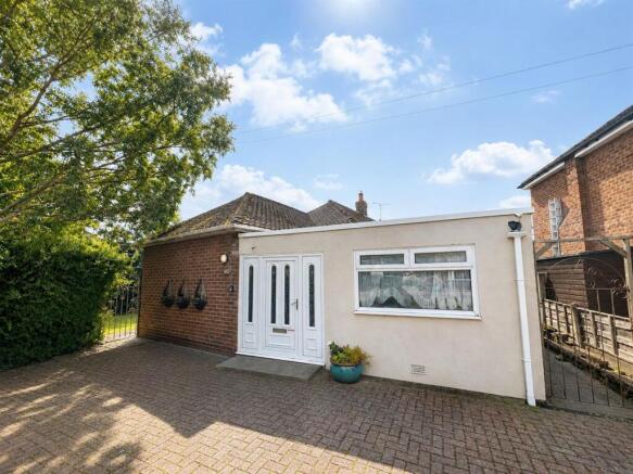 3 bed property, in Cherry Tree Road, £400,000