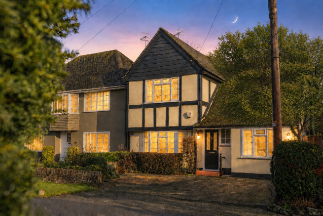 4 bed property, in The Close, £625,000