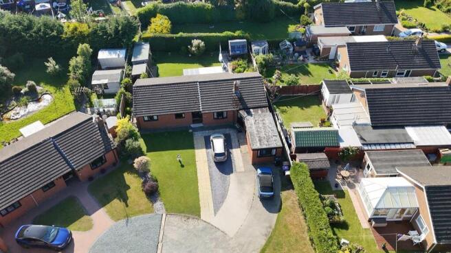 4 bed property, in Eastwood Gardens, £327,500