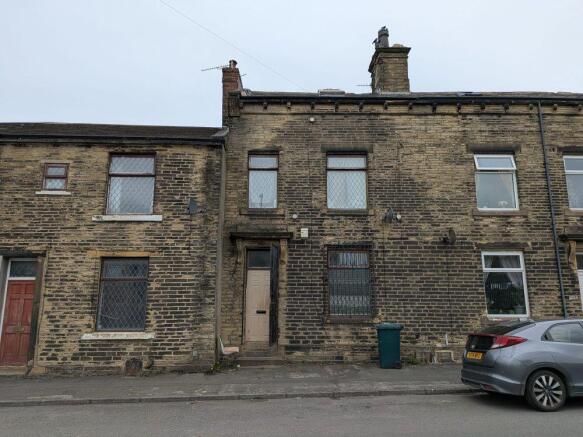 3 bed property, in Southfield Lane, £79,000