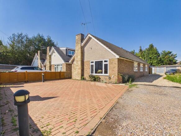 3 bed property, in Hithermoor Road, £499,999