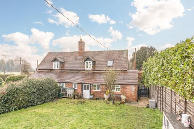 2 bed property, in Ashford Carbonel, £290,000