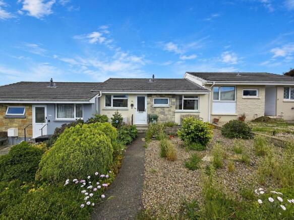 2 bed property, in Cedar Way, £175,000