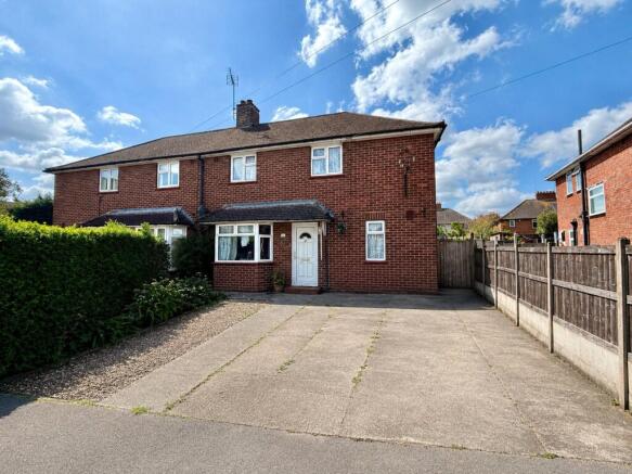 3 bed property, in Calvert Close, £295,000