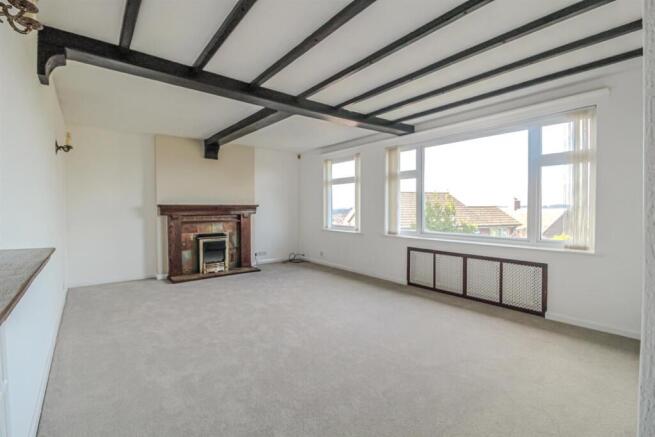 3 bed property, in Walsingham Road, £330,000