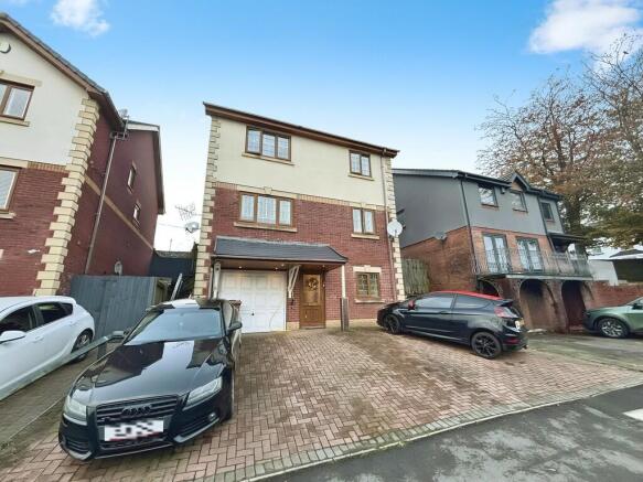 4 bed property, in Kingswood Close, £399,995